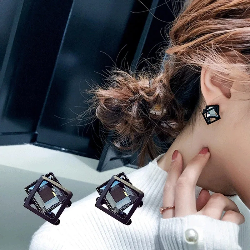 Uus Disain Lihtne Must Kristall Metallist Kõrvarõngad Aretes De Mujer Modernos 2022 Hot Müük Naiste Ehted Tüdrukud Fashion Streetwear